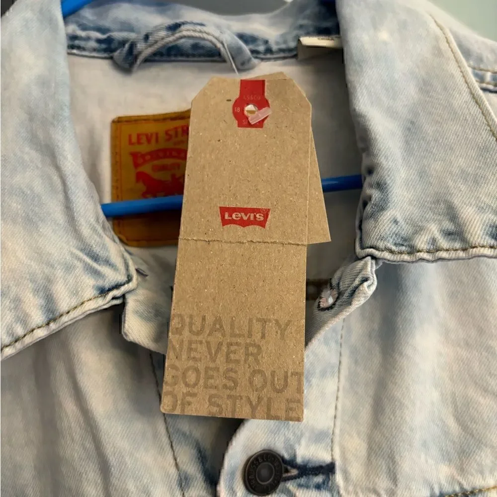 Levi’s Vintage Fit Trucker Jacket XL Light Wash Denim Jean Jacket